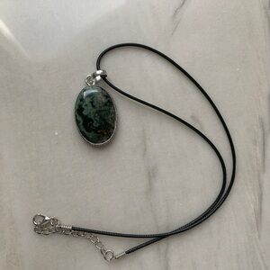 1852 Silver and Green Stone Pendant Necklace